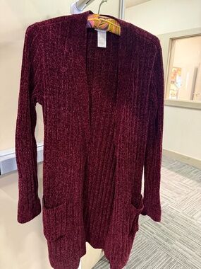 Burgandy long-sleeved sweater coat